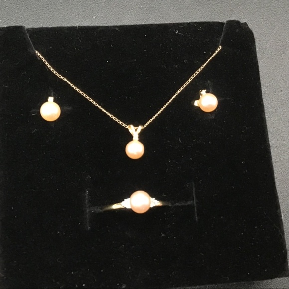 3 pieces set Pearl and Diamonds 14k Yellow Gold Necklace, Earrings, Ring - Picture 14 of 16